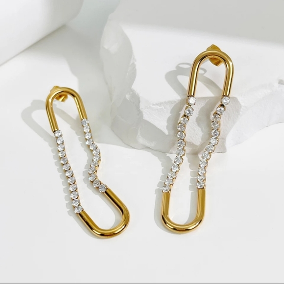 NEW Gold Oval Paperclip Earrings - Picture 1 of 6